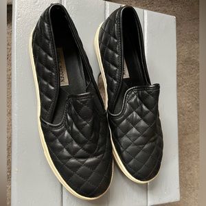 Steve Madden size 7 in black